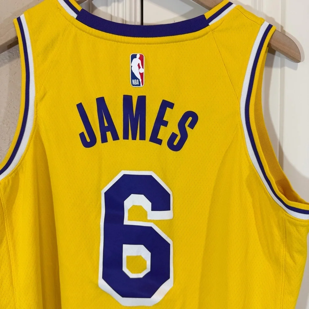 Nike NBA LeBron James Lakers Jersey Yellow Mens Large